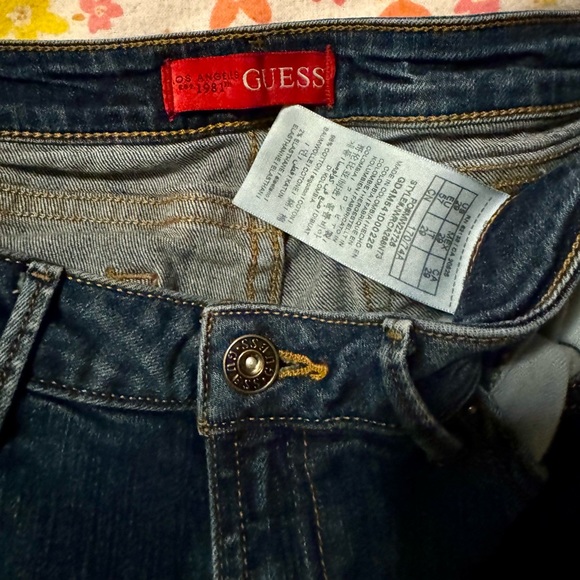 Like New Guess Size 29 Jeans - Picture 5 of 6
